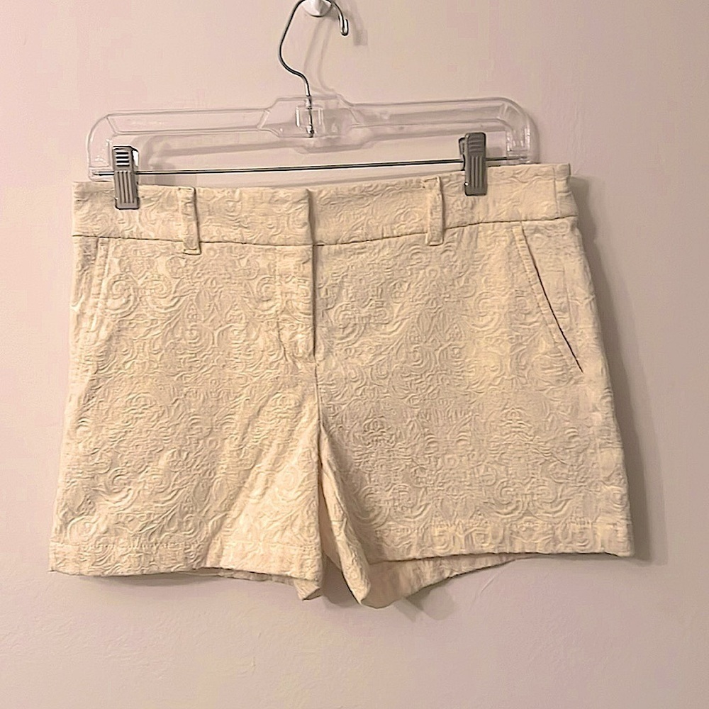 Loft pastel butter yellow shorts size 4